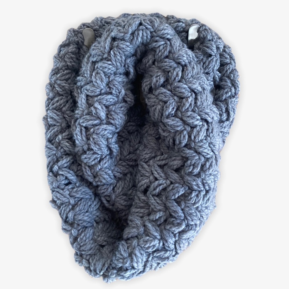 American Eagle Chunky Gray Knit Infinity Scarf